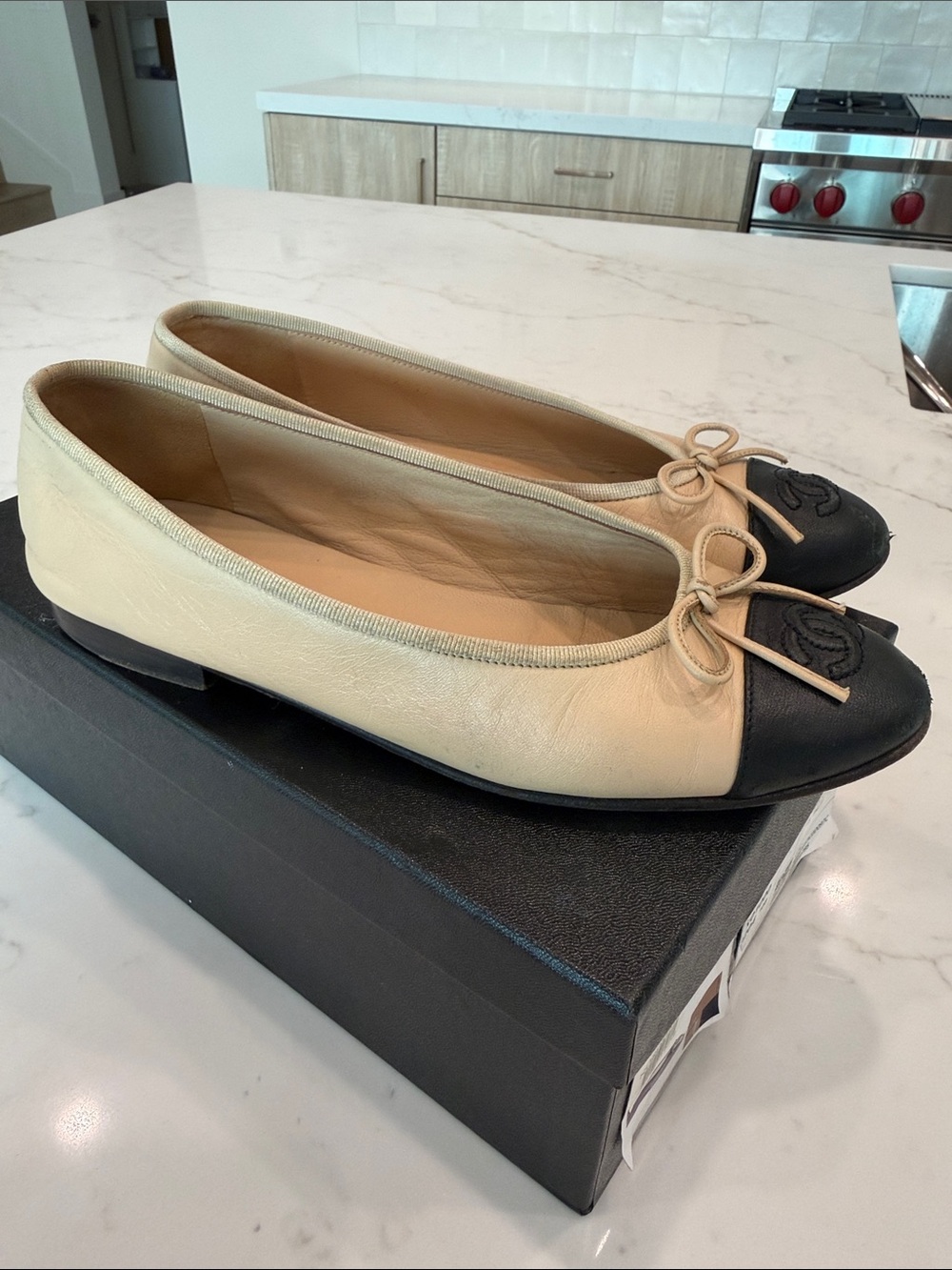 CHANEL Beige and Black Leather Cap-Toe Ballerinas Flats - Picture 5 of 13